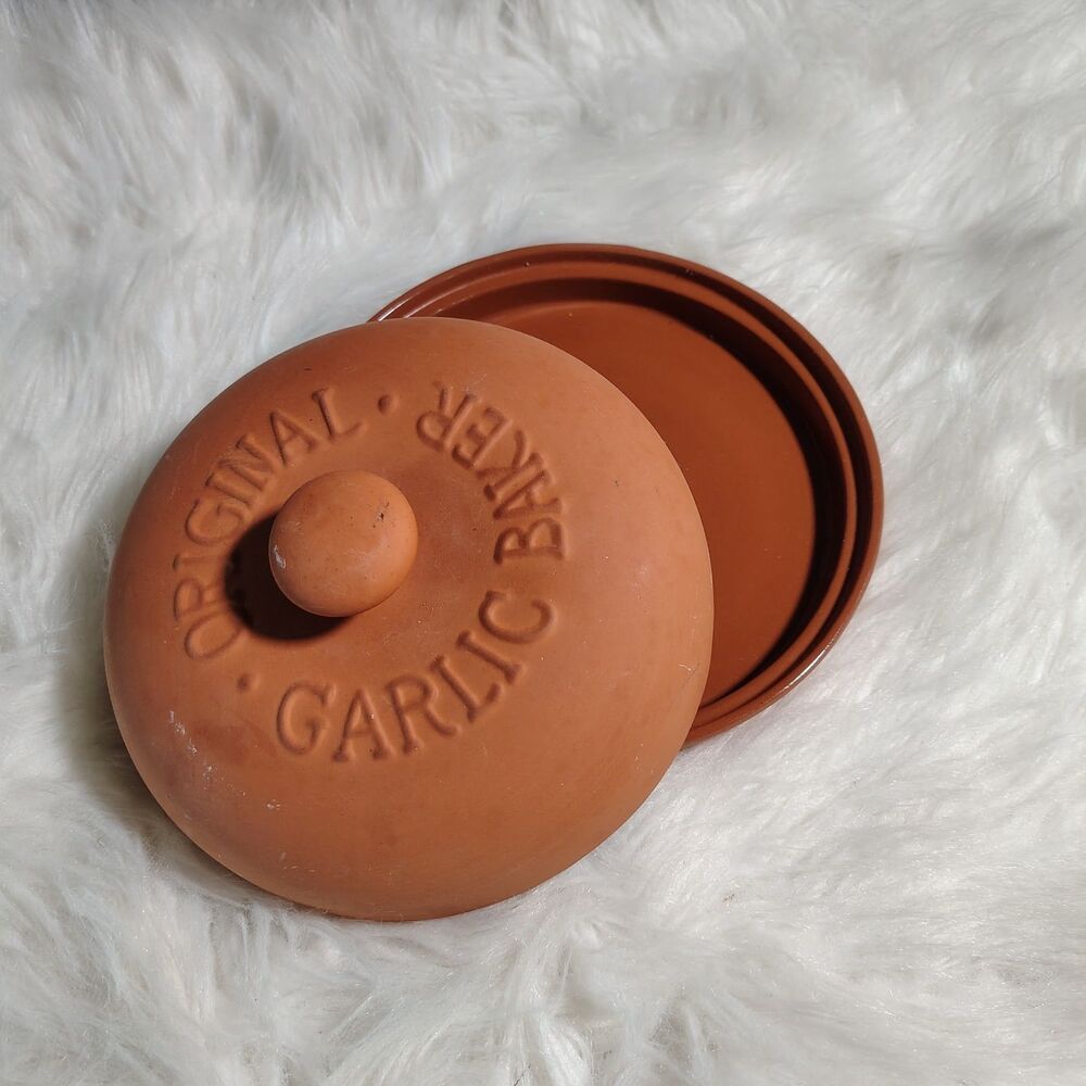 Boston Warehouse Terra Cotta Original Garlic Baker 7"